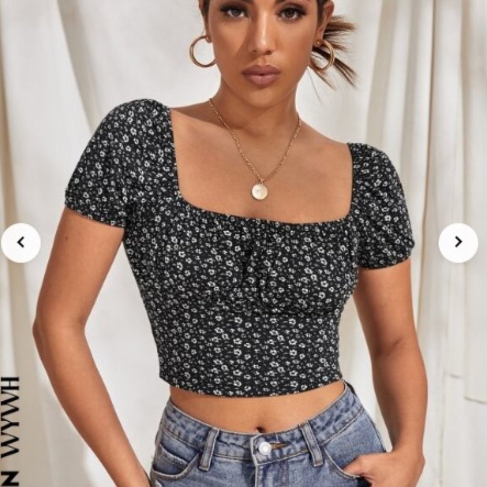 ❤️3 for $10- SHEIN WYWH Scoop Neck Ditsy Floral Tee